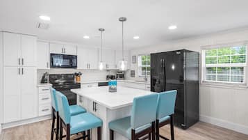 冰箱、微波炉、烤箱、炉灶