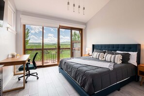 2 bedrooms, desk, WiFi, bed sheets