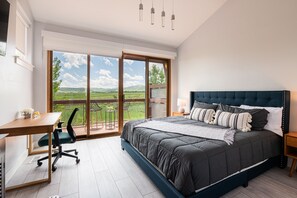 2 室のベッドルーム、デスク、WiFi、ベッドシーツ