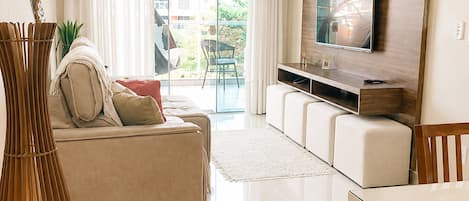 Basic Apartment | Living area