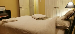 1 bedroom, desk, iron/ironing board, WiFi
