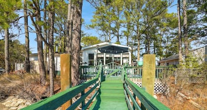 Counting Corks | Waterfront Pet Friendly Cottage w/ Dock for Crabbing, Firepit & Near Cape Charles