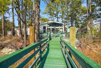 Counting Corks | Waterfront Pet Friendly Cottage w/ Dock for Crabbing, Firepit & Near Cape Charles