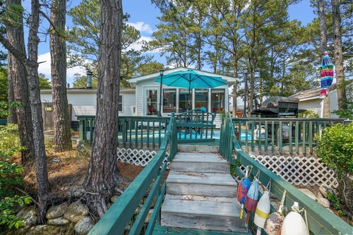 Counting Corks | Waterfront Pet Friendly Cottage w/ Dock for Crabbing, Firepit & Near Cape Charles