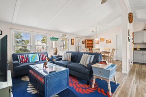 TV - Counting Corks - Waterfront, Pet friendly, private dock! (Cape Charles)