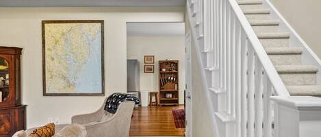 Téléviseur, table de ping-pong