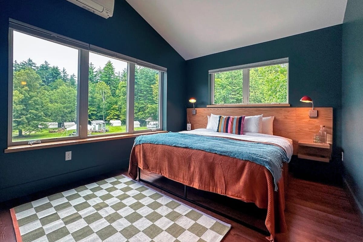 Suite, 4 Bedrooms (Monroe Skyline) | Iron/ironing board (on request), WiFi (free), bed sheets