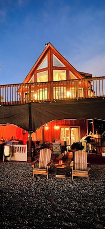屋外ダイニングエリア. Cozy Swiss chalet with dazzling views 10 minutes from Mesa Verde National Park.