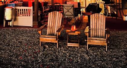 Cozy Swiss chalet with dazzling views 10 minutes from Mesa Verde National Park.