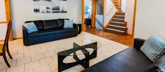 Charming Family Retreat South Overland Park