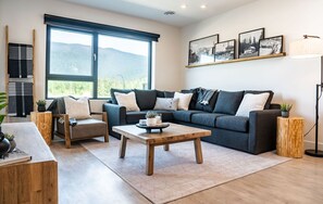 Condo | Living area | Flat-screen TV