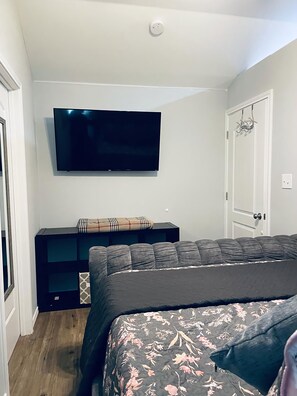 1 slaapkamer, een strijkplank/strijkijzer, wifi, beddengoed