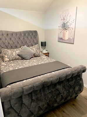 1 habitación, tabla de planchar con plancha, wifi y ropa de cama 