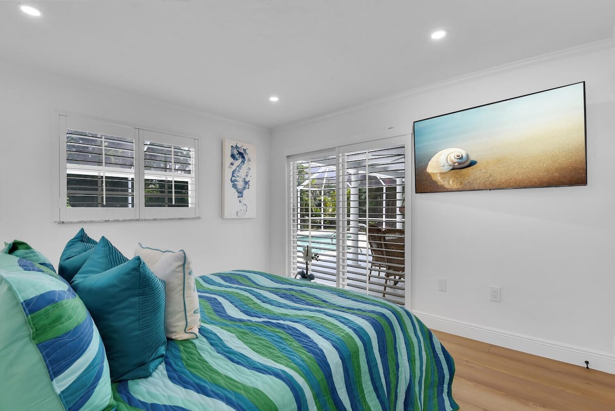 Photo 24 of Aqua Cottage- Newly renovated Park Shore home!