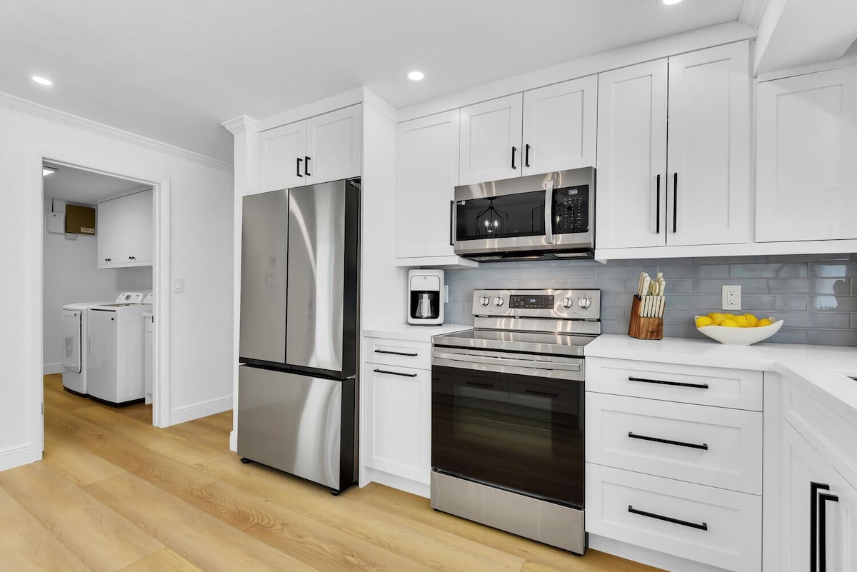 Photo 9 of Aqua Cottage- Newly renovated Park Shore home!
