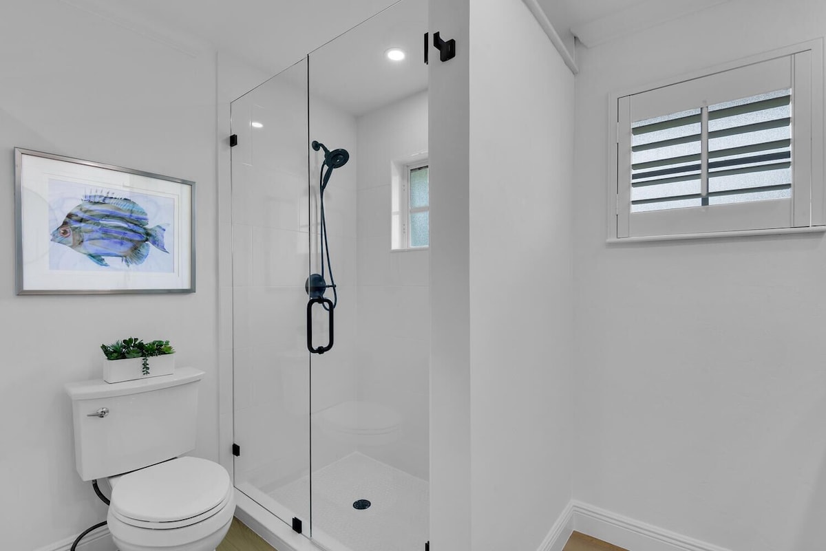 Photo 18 of Aqua Cottage- Newly renovated Park Shore home!