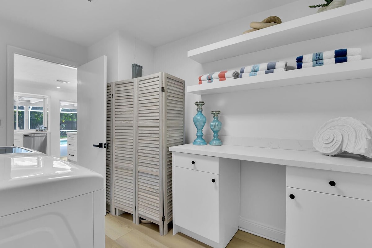 Photo 30 of Aqua Cottage- Newly renovated Park Shore home!