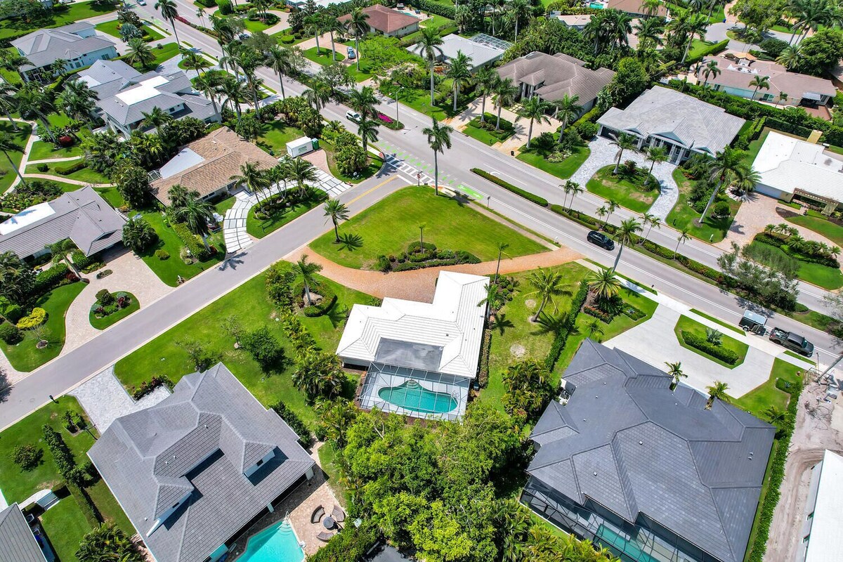 Photo 35 of Aqua Cottage- Newly renovated Park Shore home!