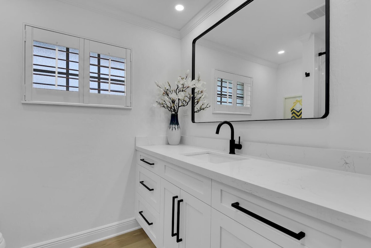 Photo 21 of Aqua Cottage- Newly renovated Park Shore home!