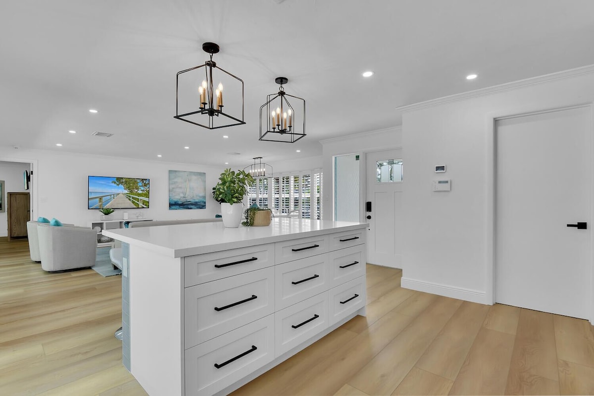 Photo 10 of Aqua Cottage- Newly renovated Park Shore home!
