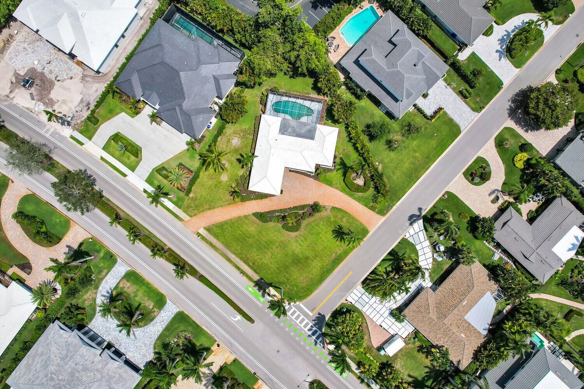 Photo 37 of Aqua Cottage- Newly renovated Park Shore home!