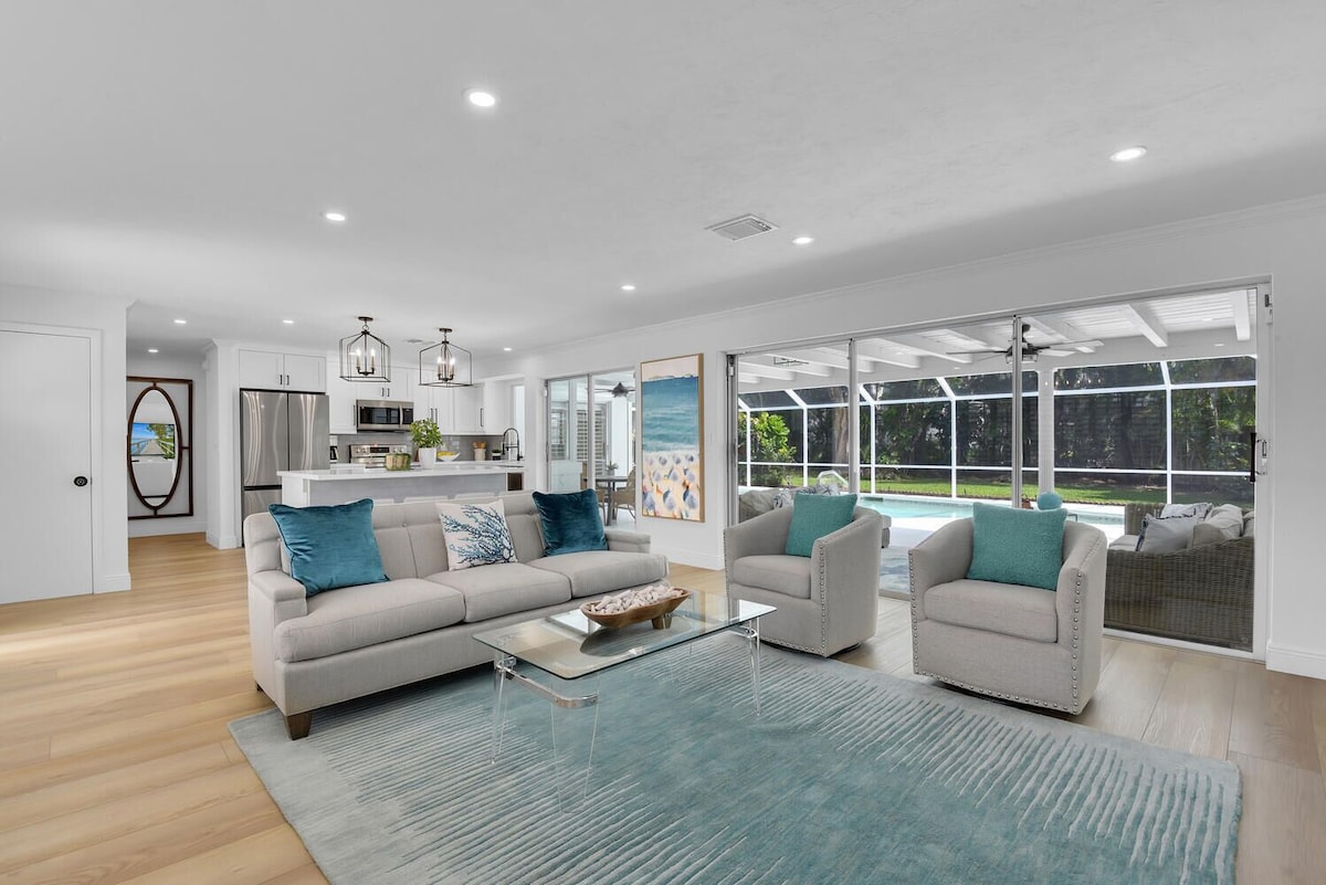 Photo 4 of Aqua Cottage- Newly renovated Park Shore home!