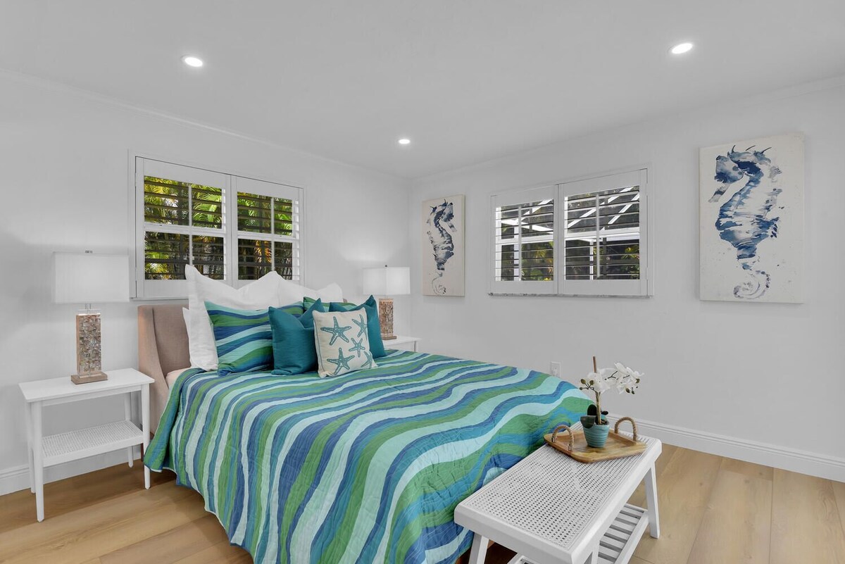 Photo 23 of Aqua Cottage- Newly renovated Park Shore home!