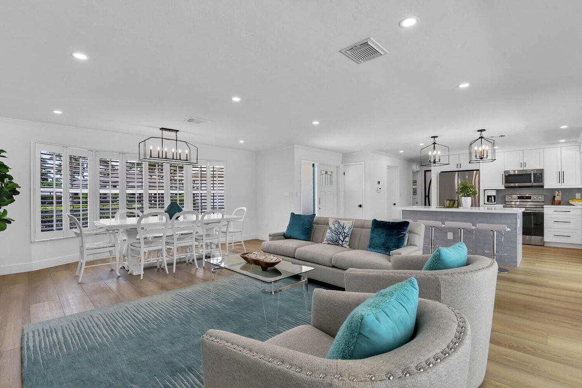 Photo 5 of Aqua Cottage- Newly renovated Park Shore home!