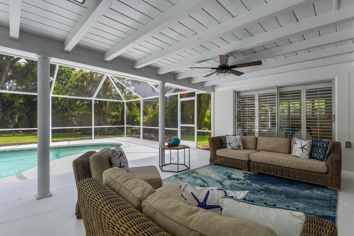 Photo 2 of Aqua Cottage- Newly renovated Park Shore home!