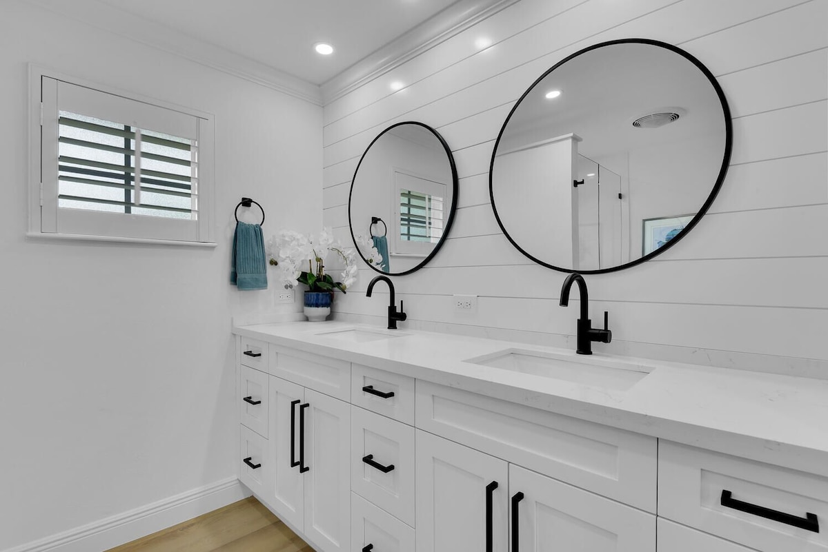 Photo 17 of Aqua Cottage- Newly renovated Park Shore home!