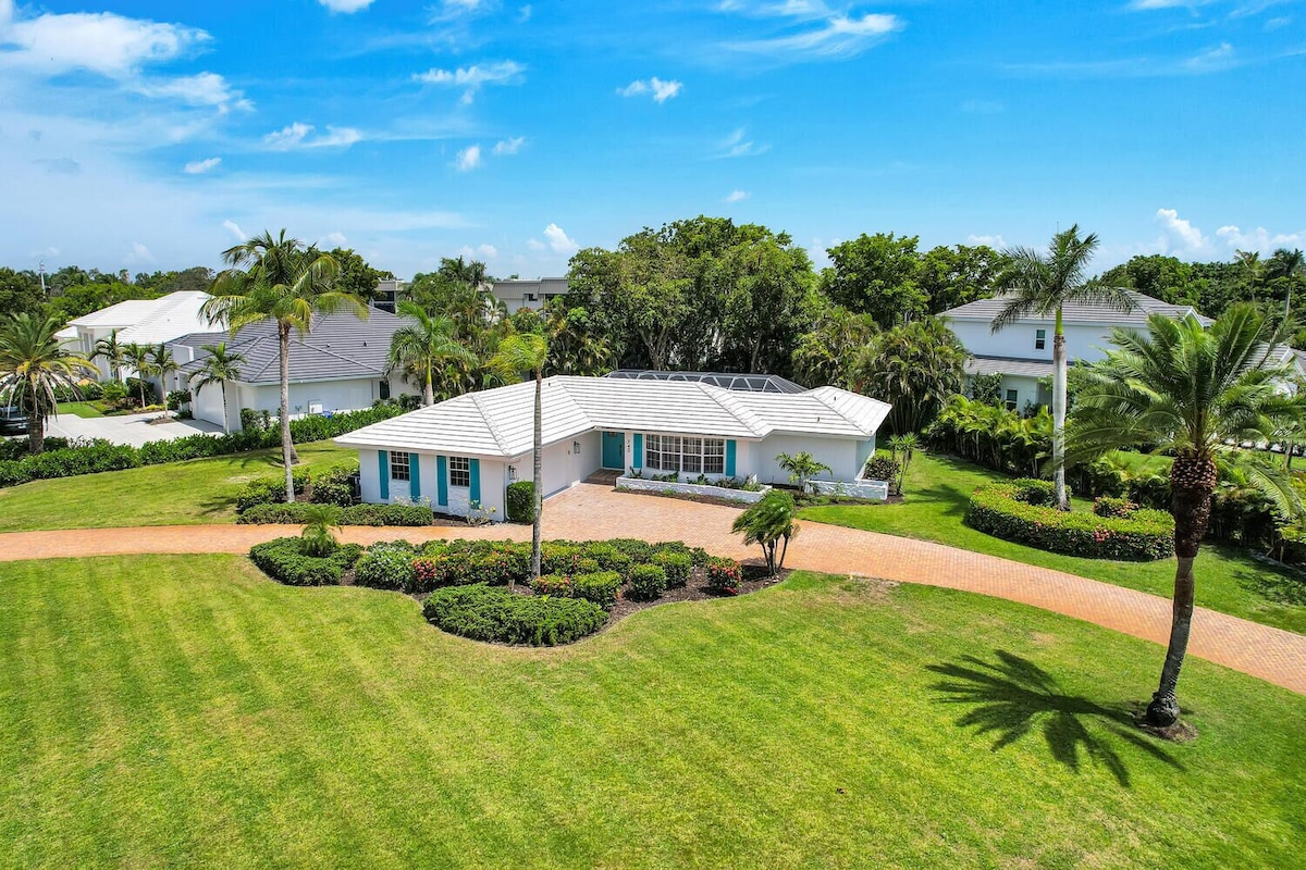 Aqua Cottage- Newly renovated Park Shore home!