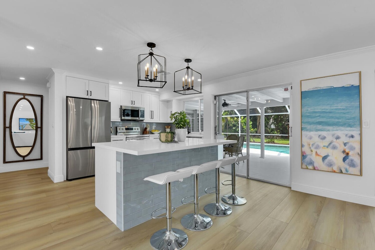 Photo 7 of Aqua Cottage- Newly renovated Park Shore home!
