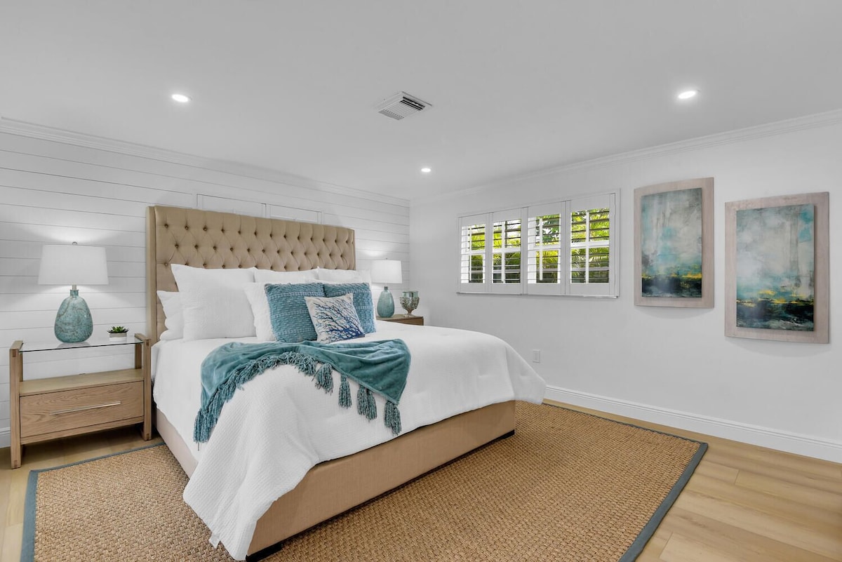 Photo 13 of Aqua Cottage- Newly renovated Park Shore home!