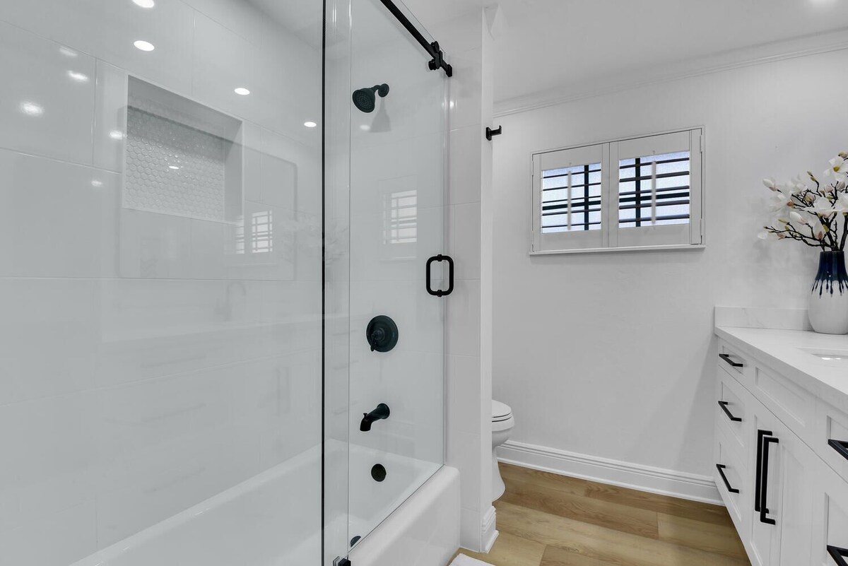 Photo 22 of Aqua Cottage- Newly renovated Park Shore home!