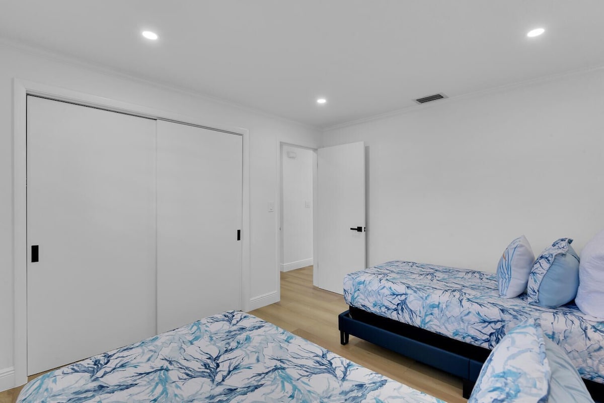 Photo 20 of Aqua Cottage- Newly renovated Park Shore home!