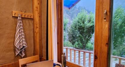 Hipostel Laida King Room with Mountain View