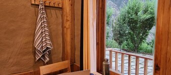 Hipostel Laida King Room with Mountain View