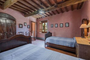 12 bedrooms, iron/ironing board, travel cot, free WiFi