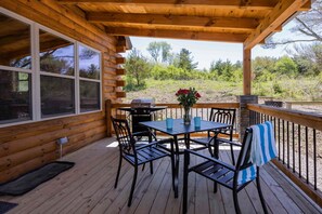 Outdoor dining - Bourbon Trail Lodge by The Inn & Spa at Cedar Falls (Logan)