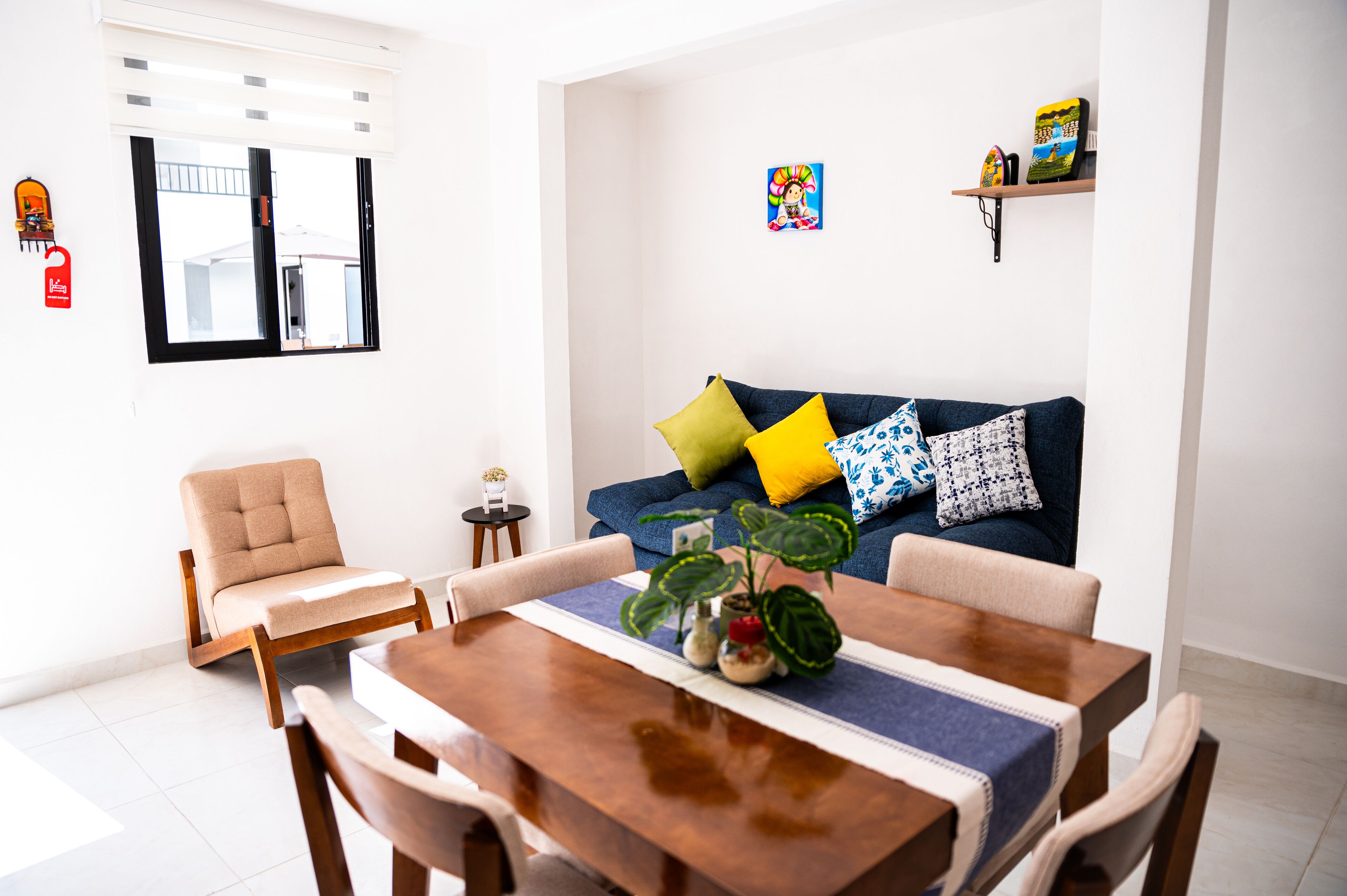 Bungalow Confort | Área de sala de estar | Smart TV de 50 pulgadas con canales digitales, televisión y Netflix 