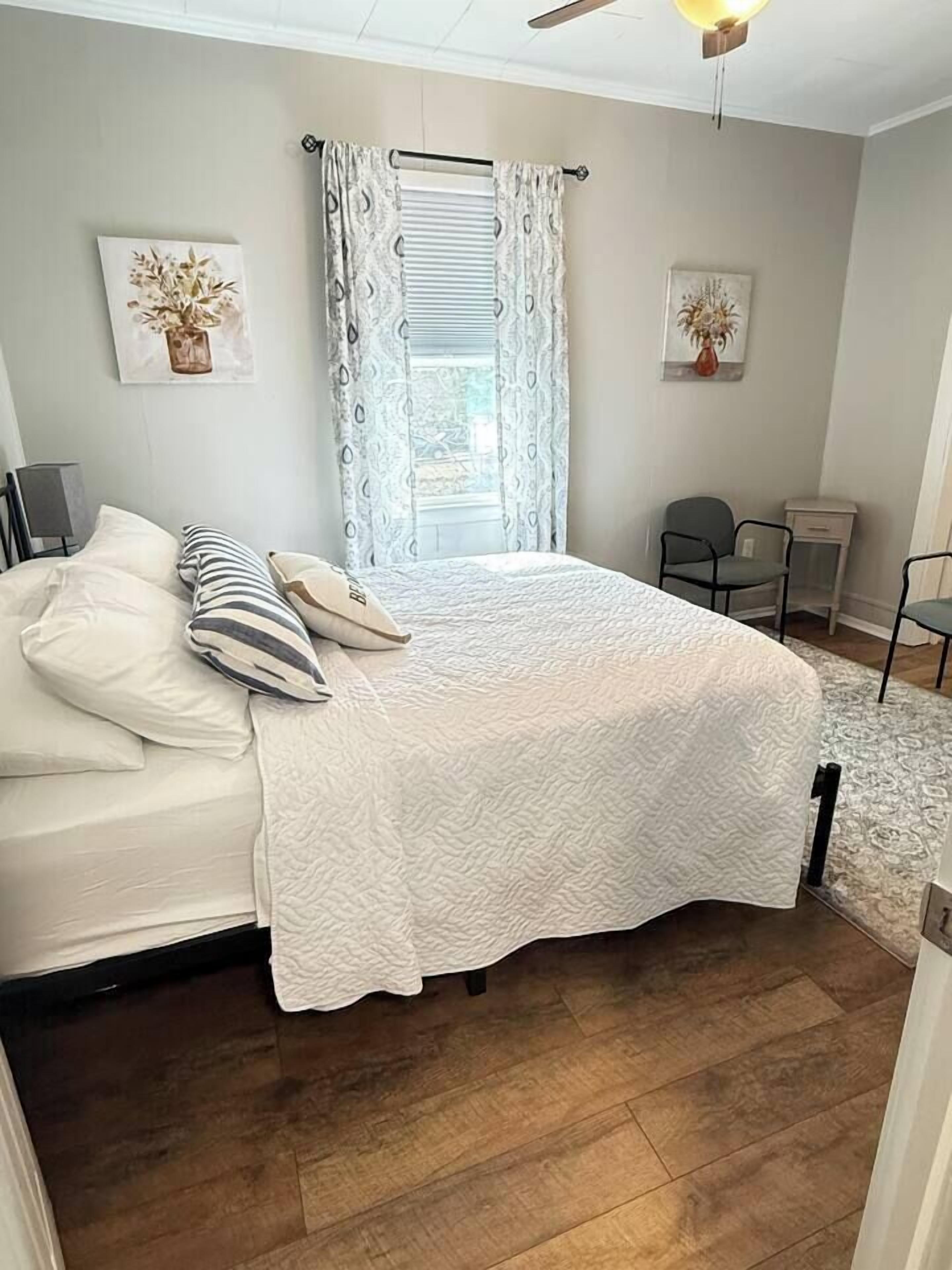 2 bedrooms, desk, iron/ironing board, travel crib