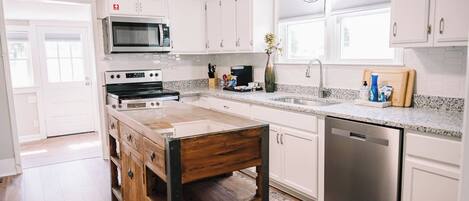 Frigorífic, microones, forn i placa de cuina