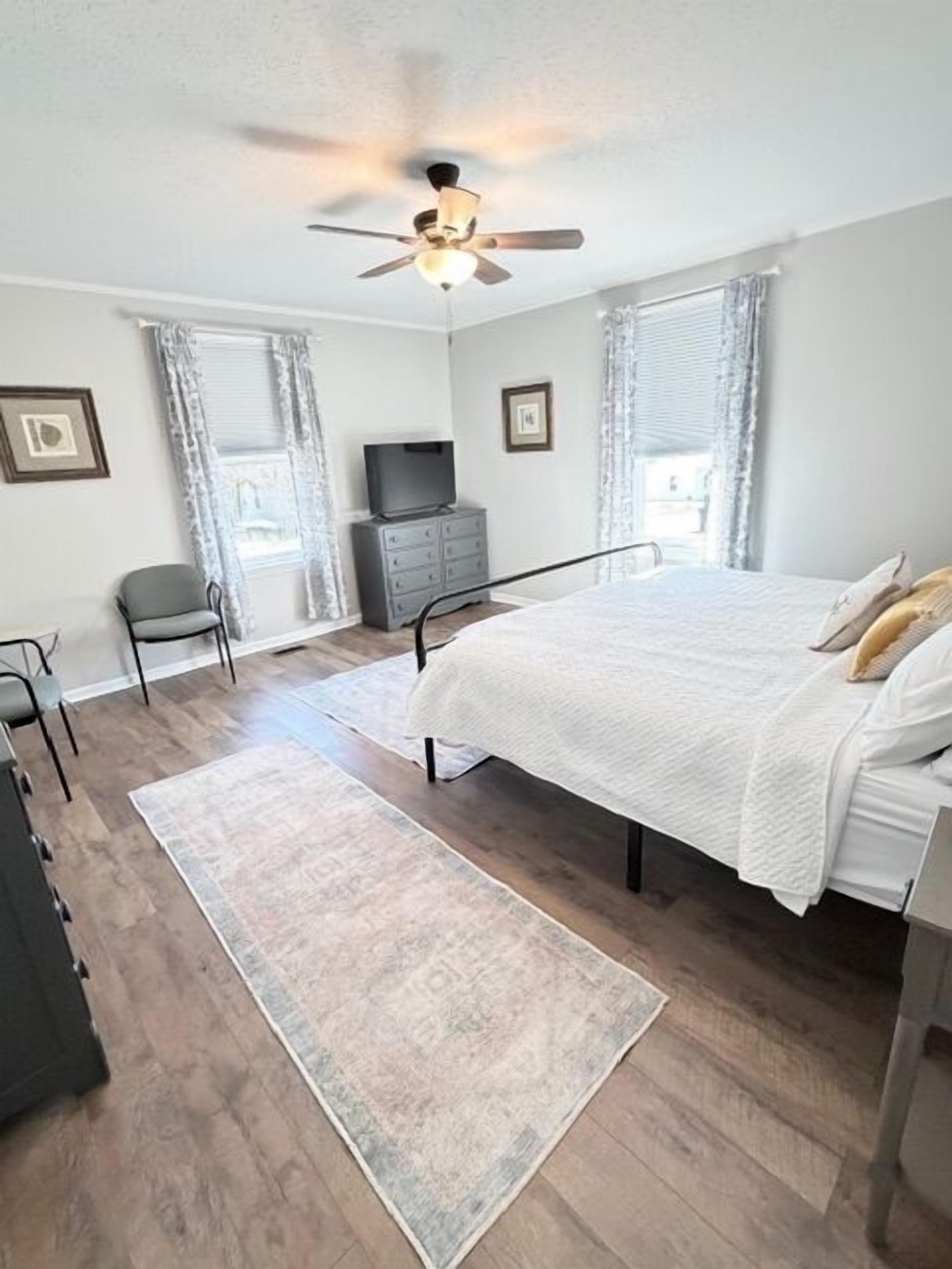 2 bedrooms, desk, iron/ironing board, travel cot