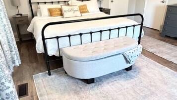 2 bedrooms, desk, iron/ironing board, travel cot