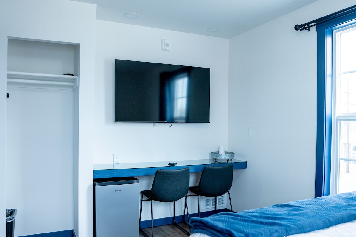 Classic Studio (Room 203) | 1 bedroom, blackout drapes, free WiFi, bed sheets