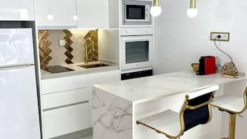 Fridge, microwave, oven, coffee/tea maker