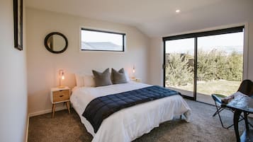 Luxury House, Fireplace | 4 bedrooms, iron/ironing board, free WiFi, bed sheets