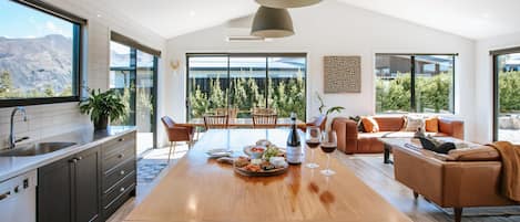 Luxury House, Fireplace | Private kitchen | Full-size fridge, microwave, oven, stovetop