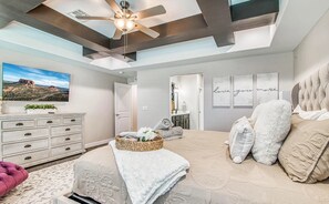 4 habitaciones, caja de seguridad en la habitación y escritorio