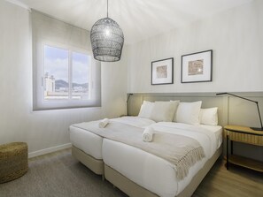 2 bedrooms, iron/ironing board, internet, bed sheets